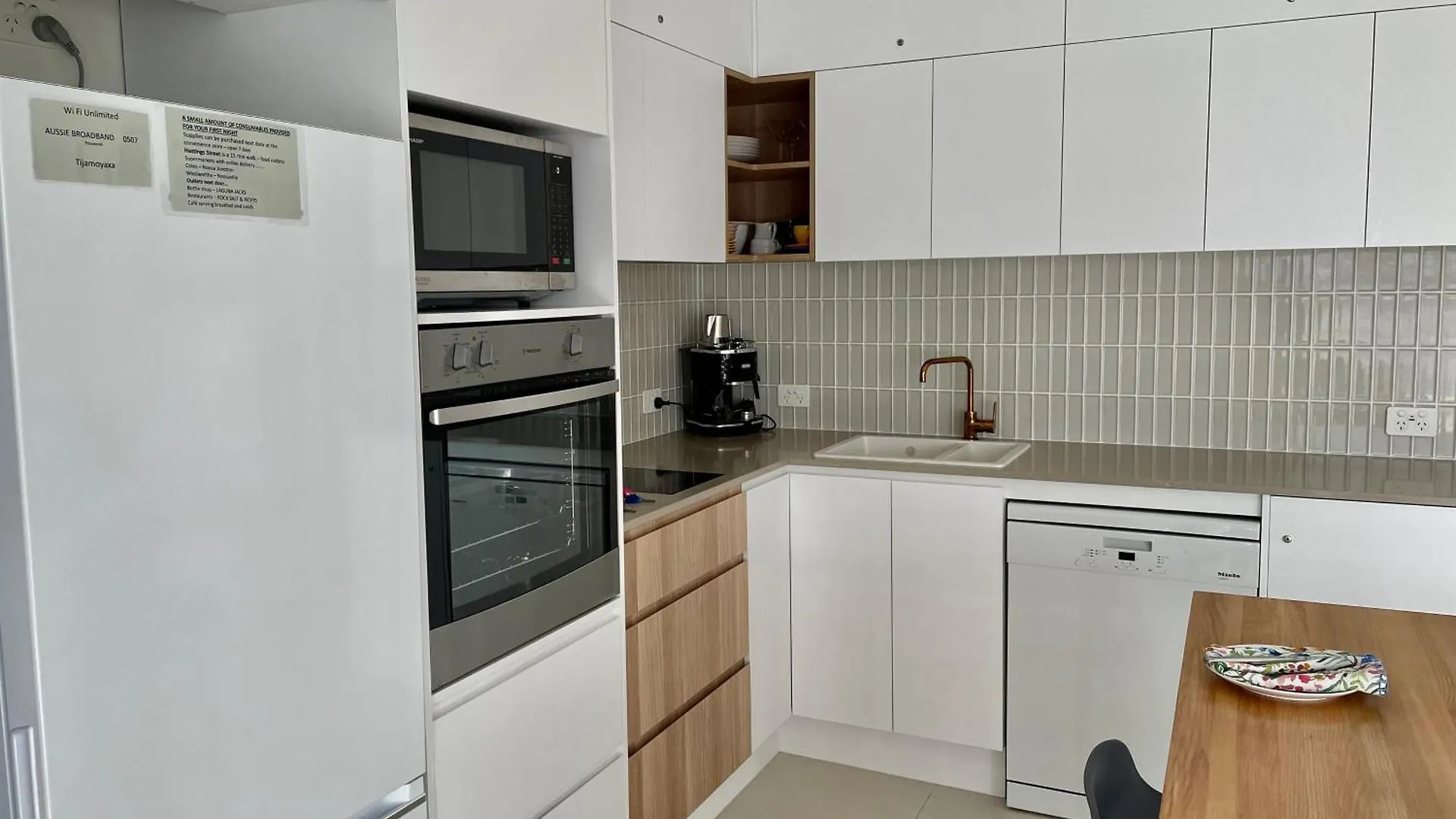 Noosa Shores Apt 29-Noosa Heads-Near Hastings St