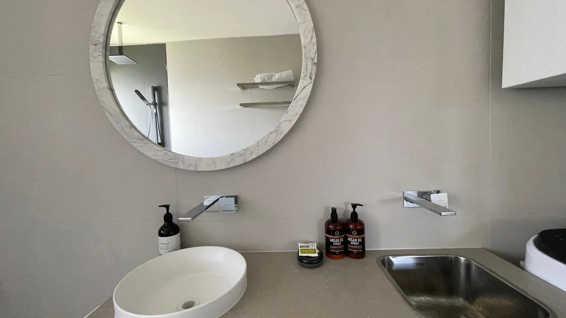 Noosa Shores Apt 29-Noosa Heads-Near Hastings St
