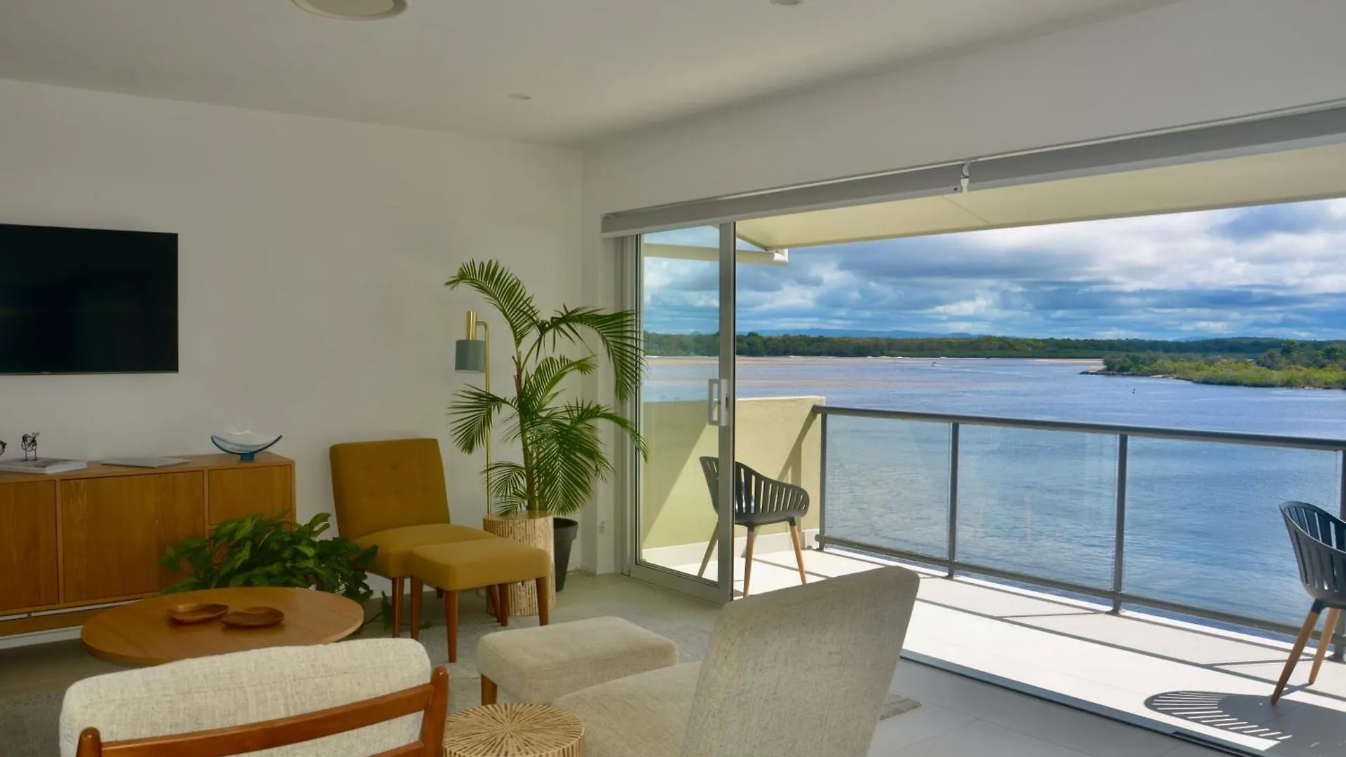 Noosa Shores Apt 29-Noosa Heads-Near Hastings St